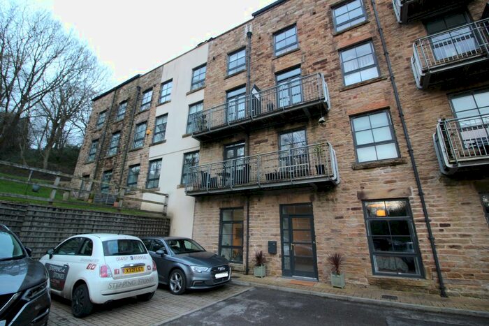 2 Bedroom Flat To Rent In Kinderlee Mill North, Chisworth, Derbyshire, SK13