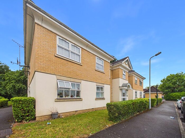 2 Bedroom Flat For Sale In Hurworth Avenue, Langley, Berkshire, SL3