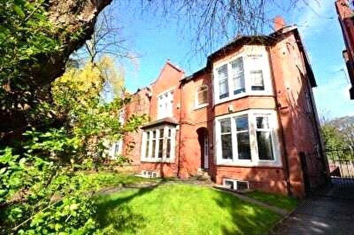 2 Bedroom Apartment To Rent In A Barlow Moor Road, Didsbury, M20