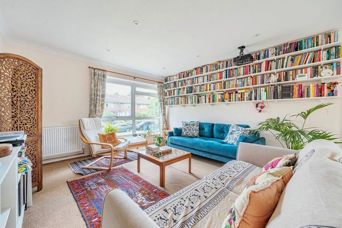 2 Bedroom Flat To Rent In Heath View, East Finchley, London, N2