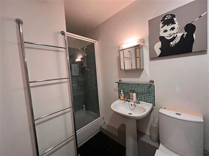 2 Bedroom Flat For Sale In Green Lane, Sheffield, S3