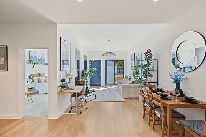 1 Bedroom Flat For Sale In Durnsford Road, London, SW19