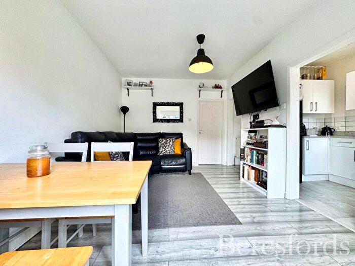 2 Bedroom Bungalow For Sale In Betterton Road, Rainham, RM13