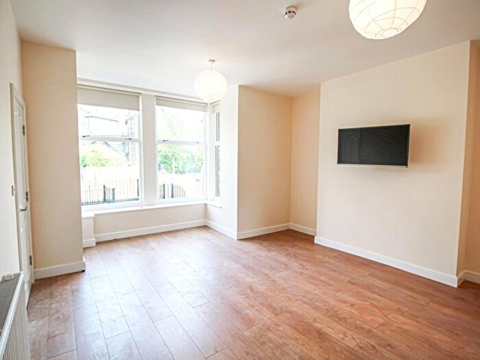 2 Bedroom Apartment To Rent In Apt, Pavilion House #, HG1