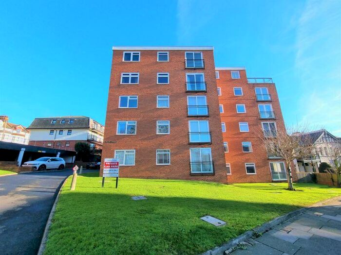 2 Bedroom Flat To Rent In Grand Drive, Leigh-On-Sea, SS9