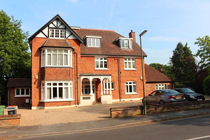 1 Bedroom Flat To Rent In Woking, Surrey, GU22