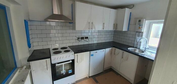 1 Bedroom Flat To Rent In Putney Bridge Road, Flat, London, SW15