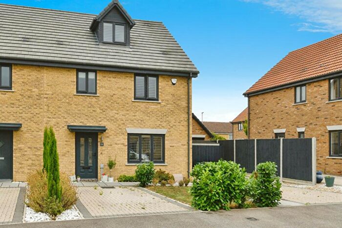4 Bedroom Semi-Detached House For Sale In Welchs Close, Henlow, SG16
