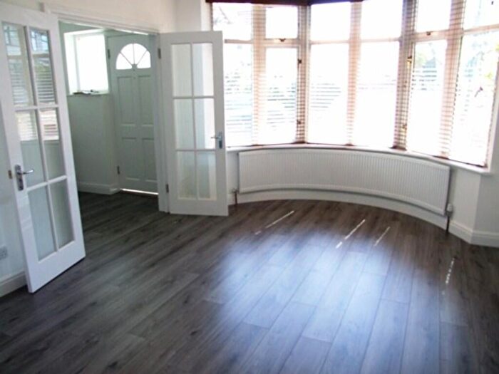 4 Bedroom Semi Detached House To Rent In Princes Avenue, NW9
