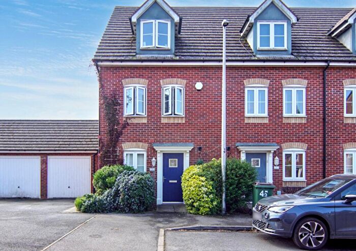 3 Bedroom End Of Terrace House For Sale In Coopers Meadow, Keresley End, CV7