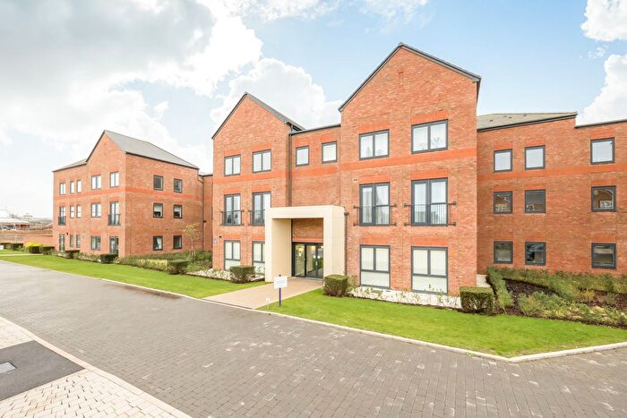 2 Bedroom Flat For Sale In Empress Drive, Wallingford, OX10