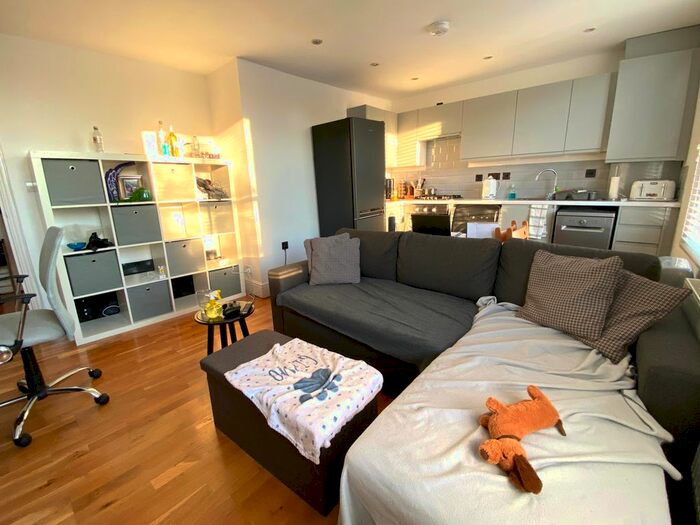1 Bedroom Flat To Rent In Packington Street, Islington, N1
