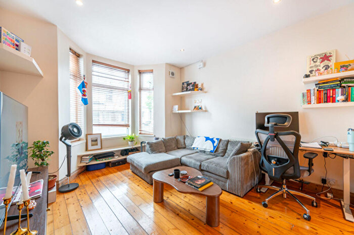 1 Bedroom Flat For Sale In Napier Road, Kensal Green, London, NW10