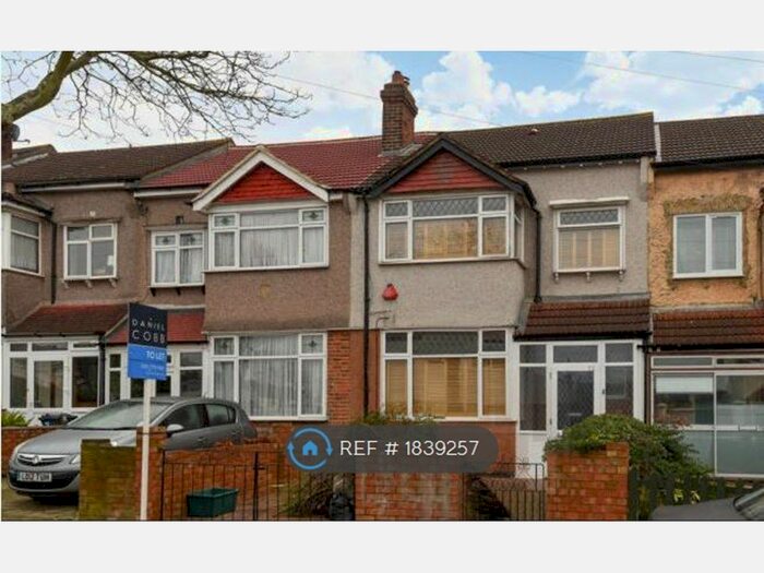 3 Bedroom Terraced House To Rent In Helmsdale Road, Lambeth, SW16