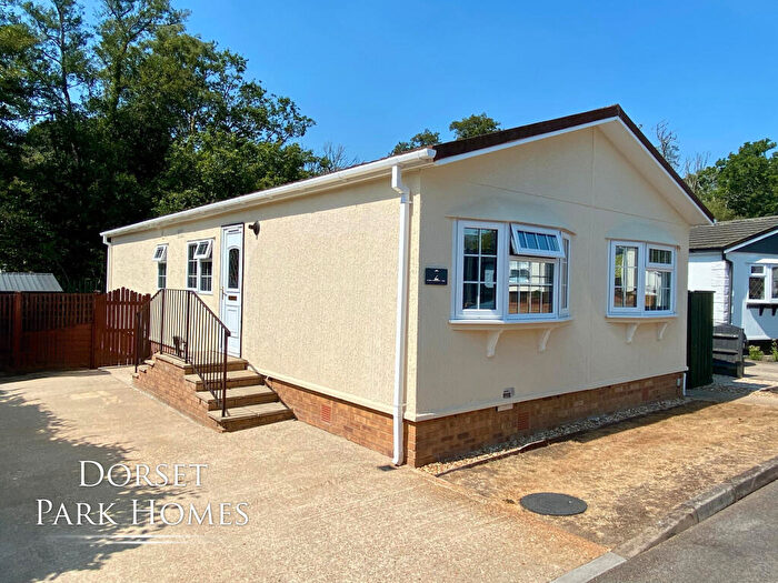 2 Bedroom Park Home For Sale In Forest Park, Westwood Park, Bashley Cross Road, Bashley, New Milton, Hampshire, BH25