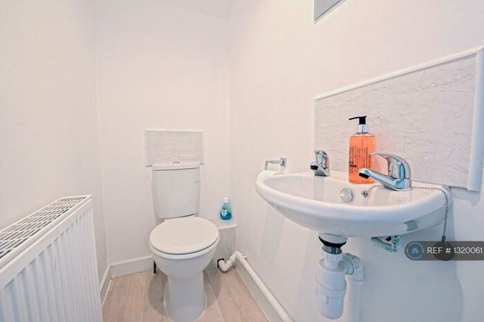 2 Bedroom Semi-Detached House To Rent In Sutton Row, Leeds, LS14