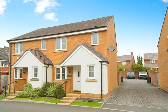 3 Bedroom Semi Detached House For Sale In Dakota Drive, Calne, SN11