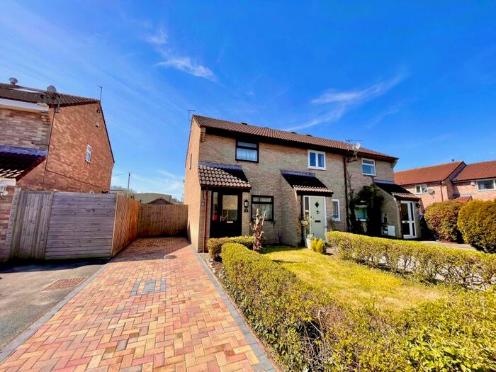 2 Bedroom House To Rent In Meadow Vale, Barry, CF63