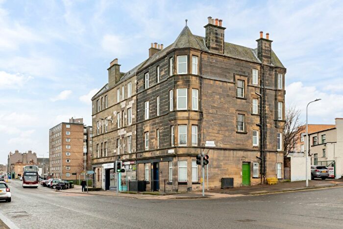 1 Bedroom Flat For Sale In Fishwives Causeway, Edinburgh, EH15