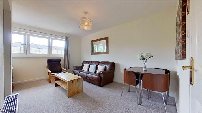2 Bedroom Flat To Rent In Inglis Green Rigg, Edinburgh, EH14