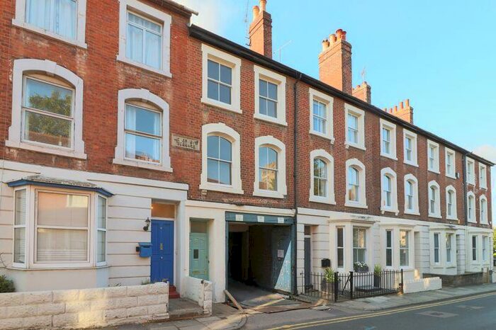 2 Bedroom Flat To Rent In Canterbury, CT1