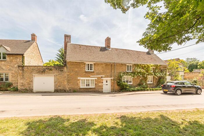 3 Bedroom Cottage For Sale In Weston Road, Bletchingdon, OX5