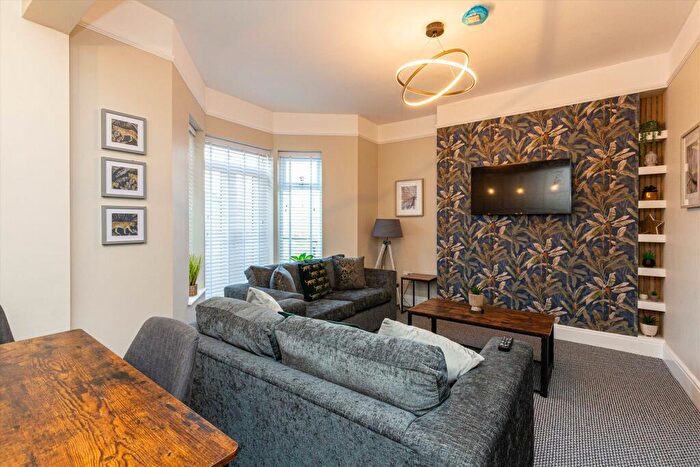 3 Bedroom Flat For Sale In Marine Road East, Bare, Morecambe, LA4