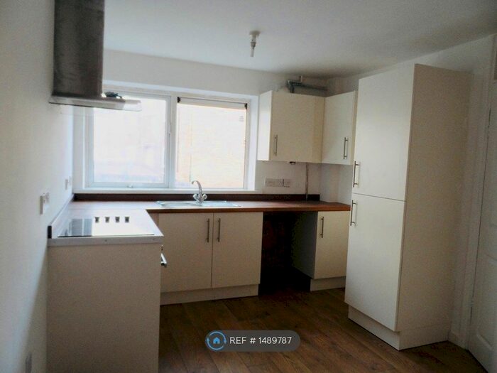 3 Bedroom Terraced House To Rent In Newmarket Road, Nottingham, NG6