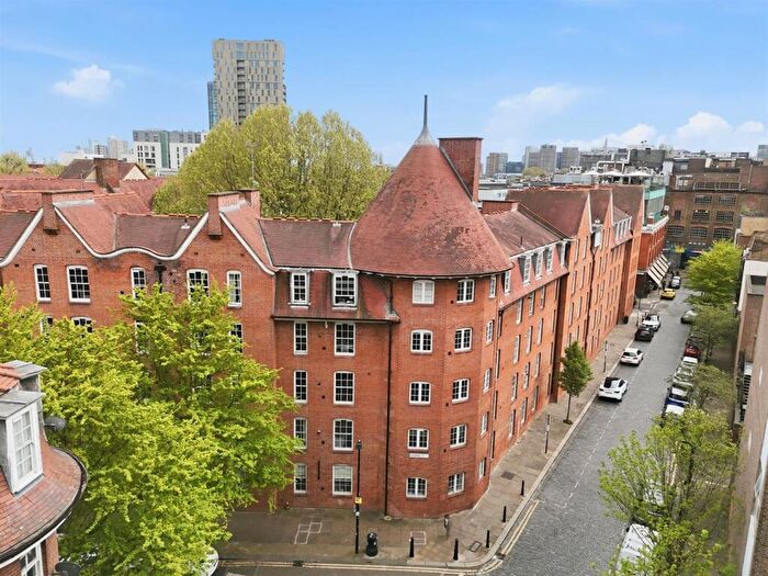 3 Bedroom Apartment For Sale In Abingdon House, Arnold Circus, Shoreditch, E2