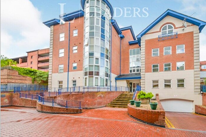 2 Bedroom Flat To Rent In Warwick House, AL1