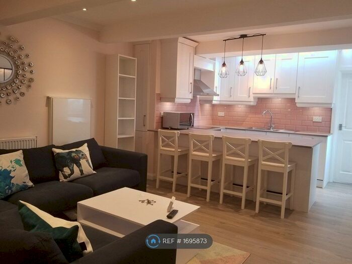 6 Bedroom Semi-Detached House To Rent In Raymond Crescent, Guildford, GU2