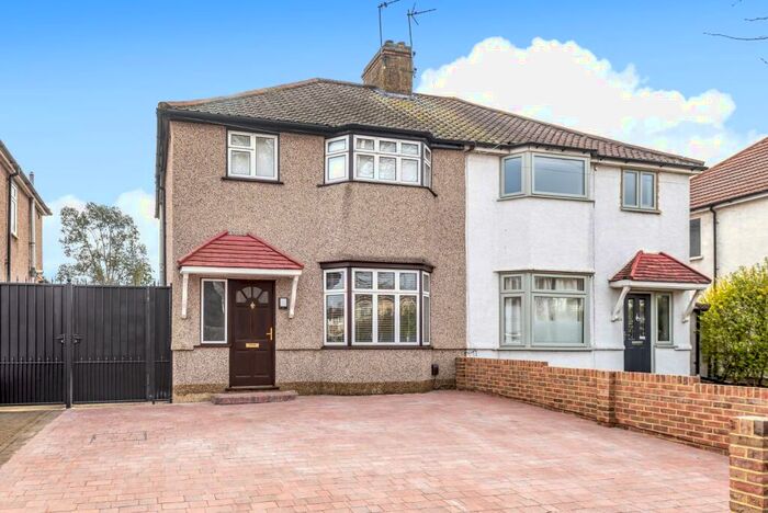 3 Bedroom Semi-Detached House To Rent In Sutlej Road London, SE7