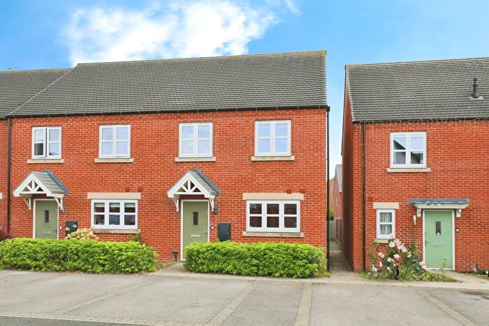 3 Bedroom Semi-Detached House For Sale In Geden Close, Kineton, Warwick, CV35