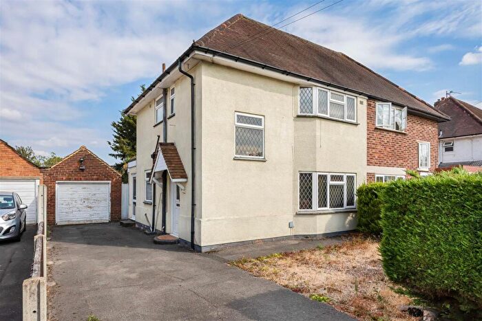 3 Bedroom Semi-Detached House For Sale In Plackett Way, Slough, SL1