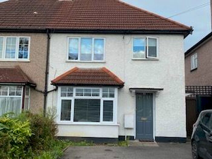 1 Bedroom Flat To Rent In Hampermill Lane, Watford, WD19