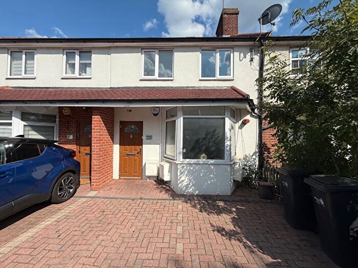 2 Bedroom Flat To Rent In Leighton Road, Bush Hill Park, EN1