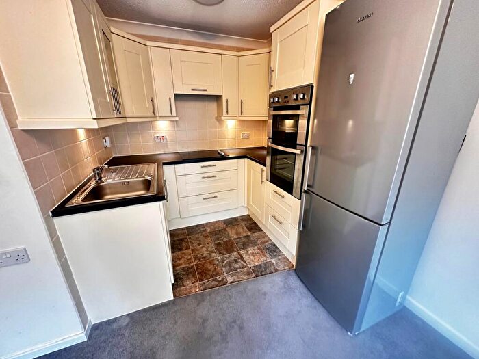 2 Bedroom Flat To Rent In Queens Park West Drive, Bournemouth, BH8