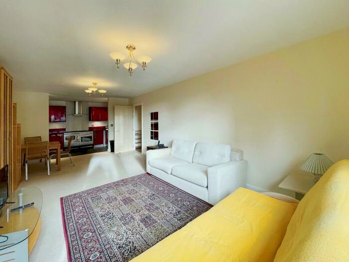 2 Bedroom Apartment To Rent In Churchill Way, Cardiff, CF10