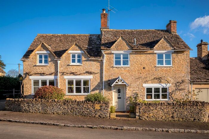 3 Bedroom Property For Sale In Ampney St. Peter, Cirencester, GL7