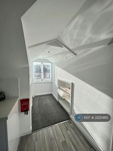 Studio To Rent In Denning Rd, London, NW3