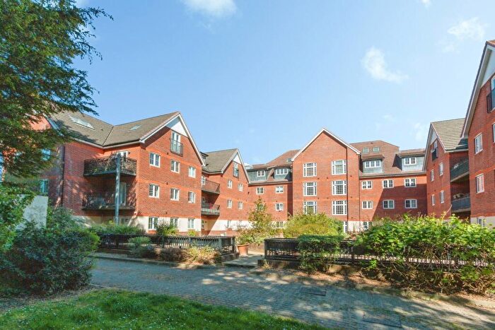 2 Bedroom Flat For Sale In London Road, Camberley, Surrey, GU15