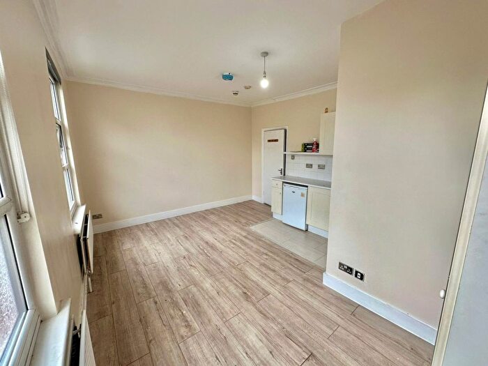 1 Bedroom Studio To Rent In Grove Park Road, London, N15