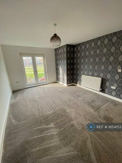 2 Bedroom Flat To Rent In Sandhill Close, Bradford, BD8