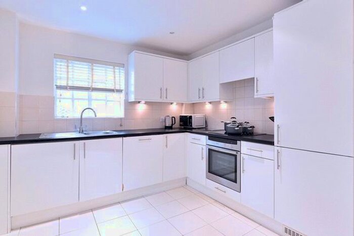 2 Bedroom Flat To Rent In Fulham Road, London, Uk, SW3