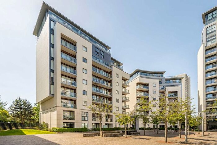 1 Bedroom Flat For Sale In Pump House Crescent, Brentford, TW8