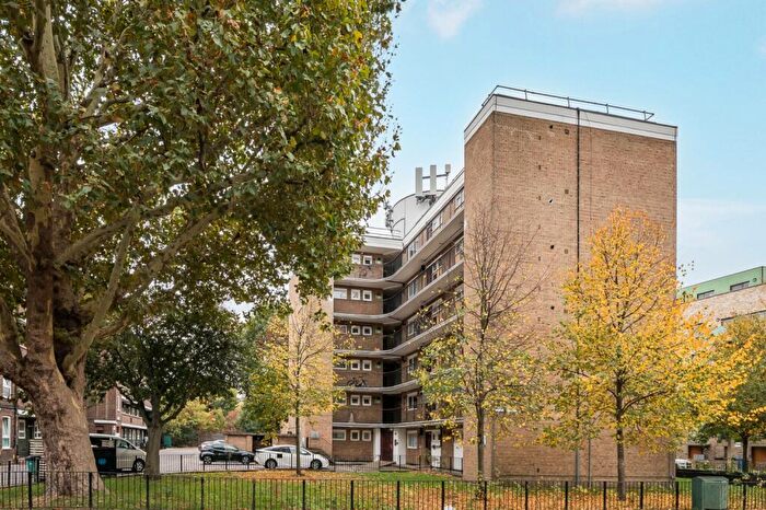 2 Bedroom Flat To Rent In East Street Walworth, SE17