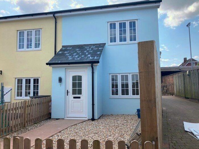 2 Bedroom Property To Rent In New Inn Court, Cullompton, EX15