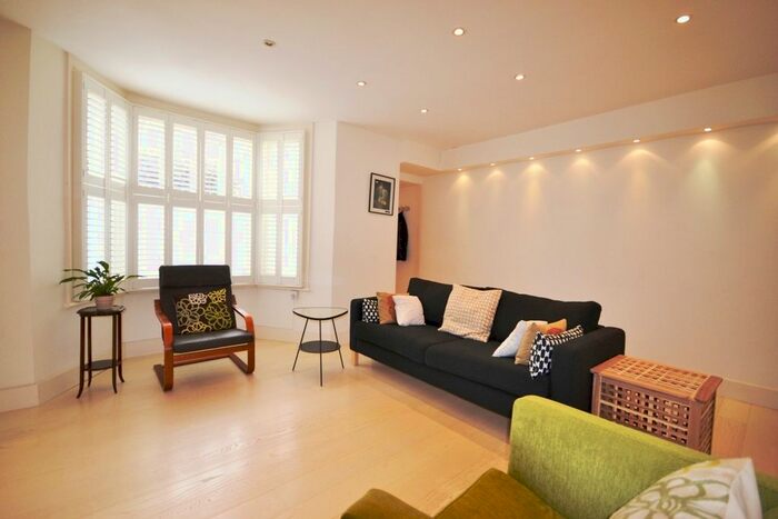 3 Bedroom Flat To Rent In Portnall Road, Queens Park, London, W9