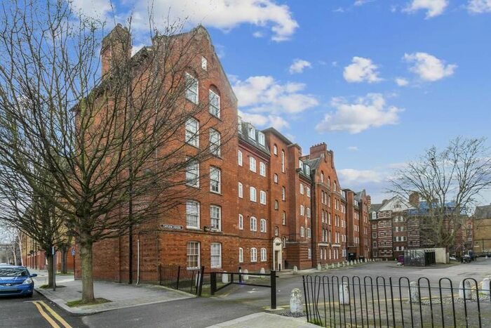 3 Bedroom Flat To Rent In Taplow House, Swanfield Street, E2