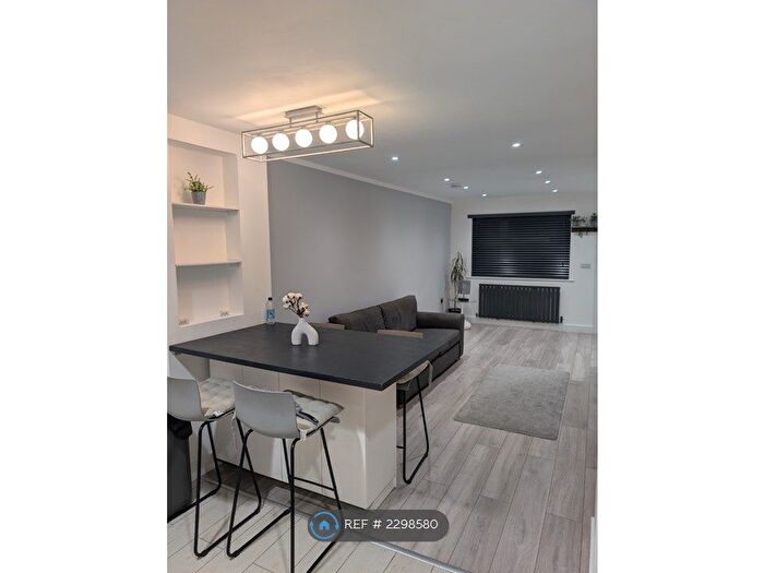 2 Bedroom End Of Terrace House To Rent In Repton Close, Luton, LU3